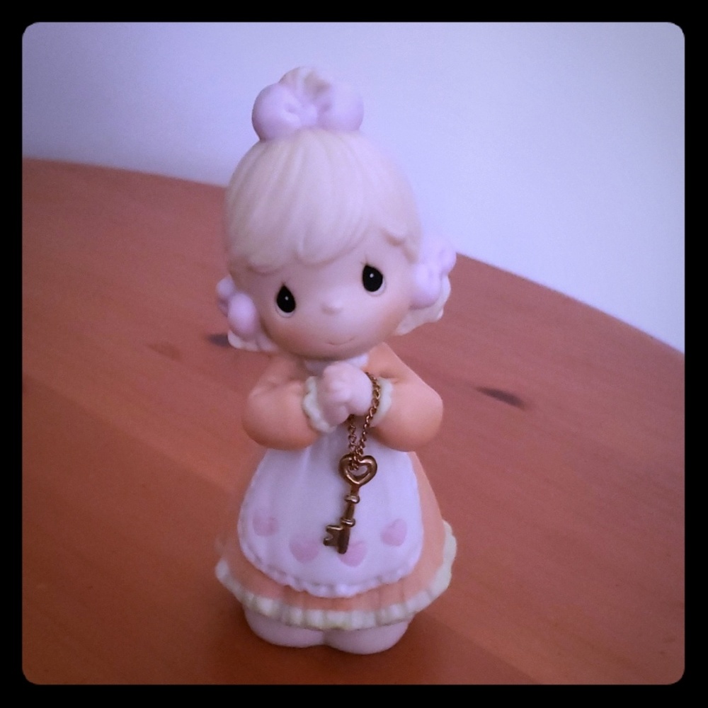 Precious Moments figure Love is the Key